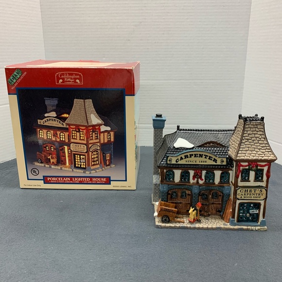 Lemax Caddington Village Chet’s Carpentry & Wood Shop - Picture 1 of 9